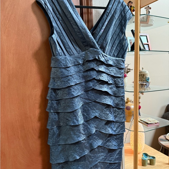 Ladies dress. - Picture 9 of 10